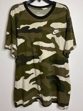 Nike Men’s Camo Short-Sleeve Tee - Olive Green/White XL